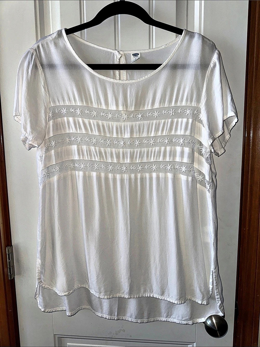 Old Navy Embroidered Short Sleeve Blouse in White Size Large